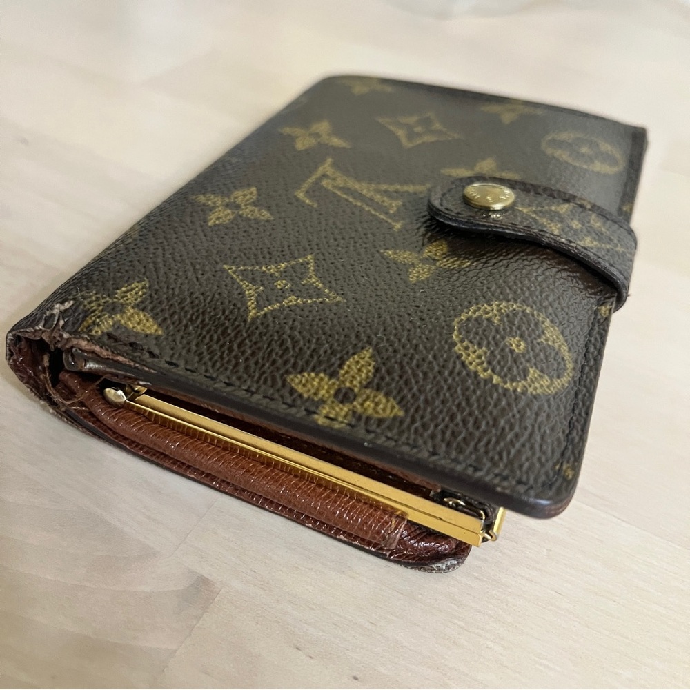LOUIS VUITTON Kiss-Lock Monogram Canvas Leather Bifold Wallet - Picture 14 of 15